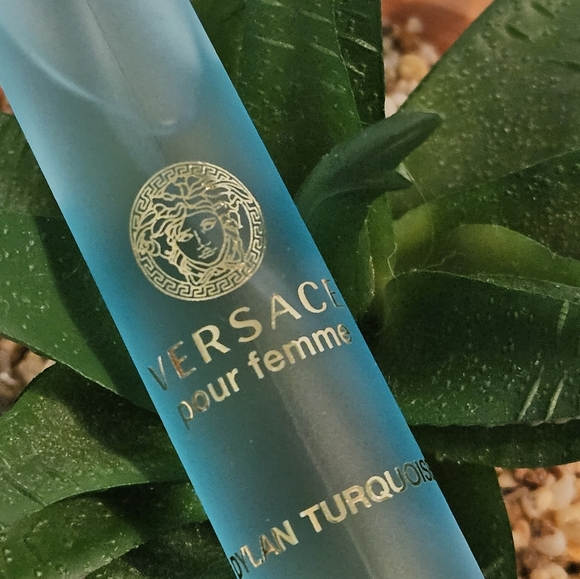 Versace Dylan Turquoise Eau de femme Travel Spray - Picture 4 of 4